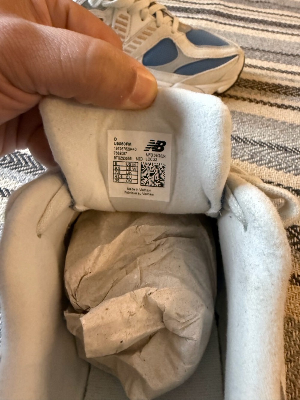 New Balance 9060 Trainers in Blue and Cream - Picture 5 of 5